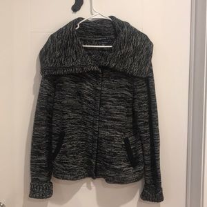 American Eagle Black and White Zip Up Sweater
